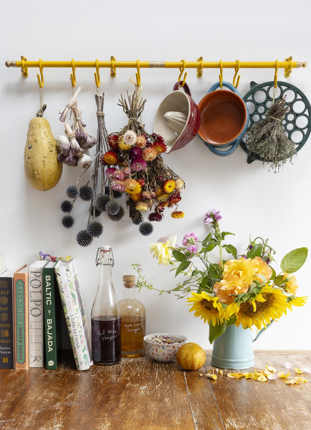 Signal Yellow Hanging Rail 80cm