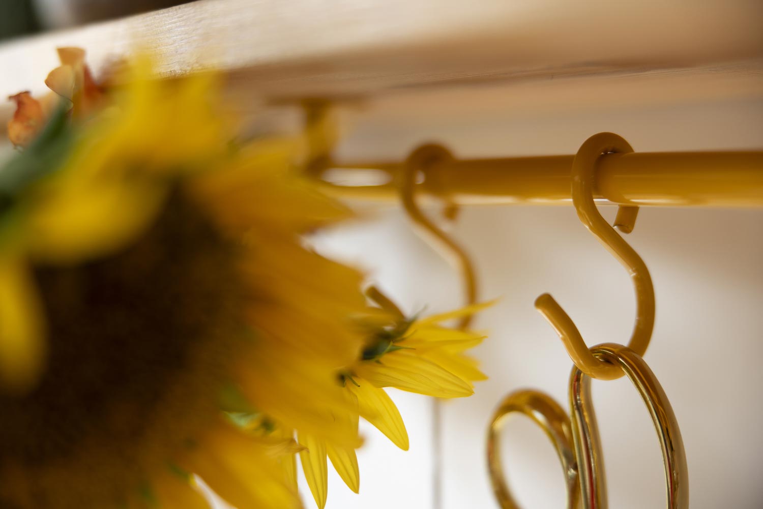 Signal Yellow Hanging Rail 80cm