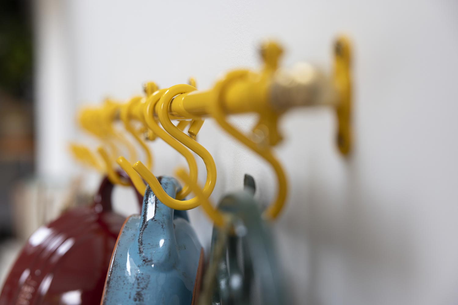 Signal Yellow Hanging Rail 80cm