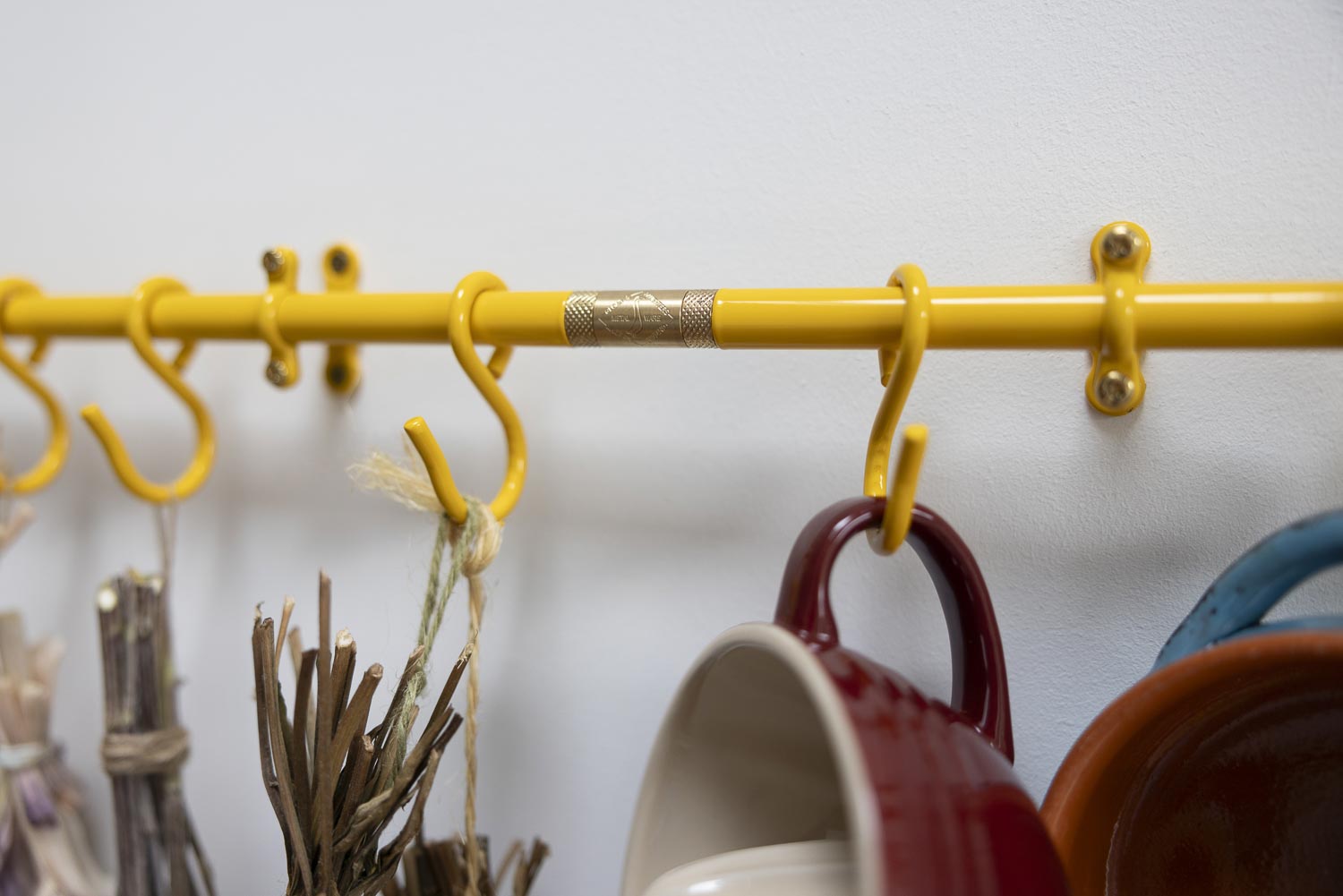 Signal Yellow Hanging Rail 80cm